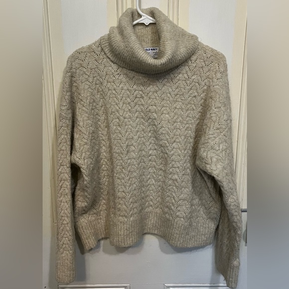 Old Navy Sweaters - Old Navy l Gorgeous Knit Oatmeal Turtleneck